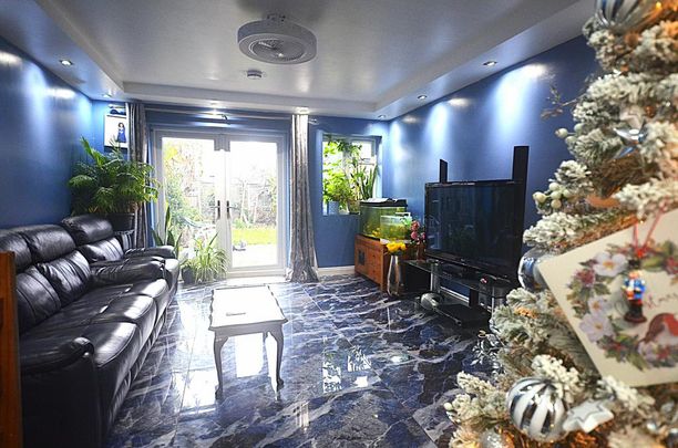 5 bedroom bungalow to rent - Photo 1