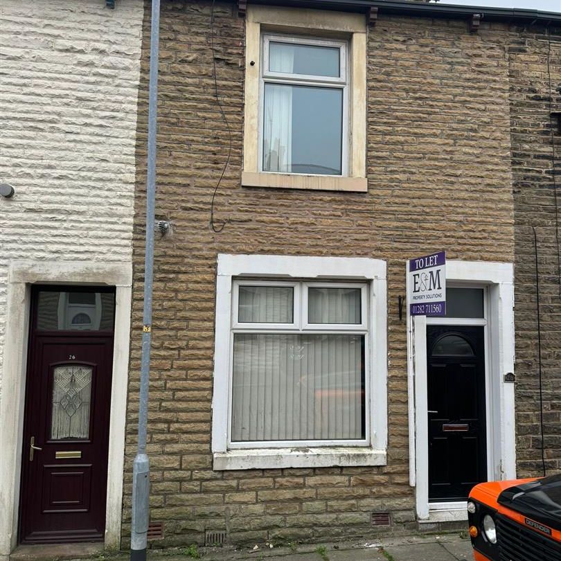 2 bed terraced house to rent in Harley Street, Burnley, BB12 - Photo 1