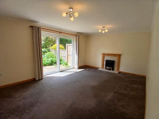 4 bedroom semi-detached house to rent - Photo 1