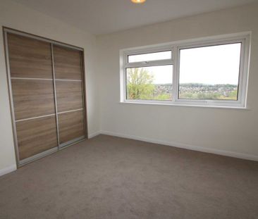3 bed Flat for rent - Photo 5