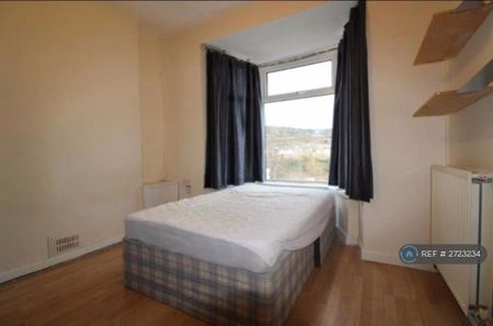 1 bedroom in a house share to rent - Photo 4