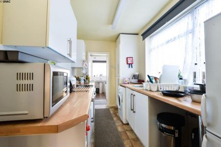 3 bedroom terraced house to rent - Photo 3