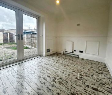 3 bedroom house to rent The Knares, Basildon, Essex, SS16 - Photo 2