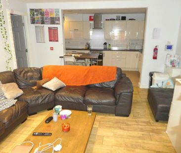 1 bedroom in a house share to rent - Photo 4