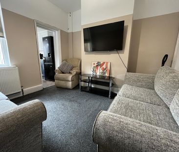4 bedroom terraced house to rent - Photo 1