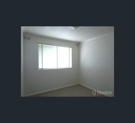 1/37 Morton Street, Queanbeyan, NSW 2620 - Photo 2