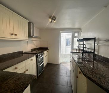2 bedroom terraced house to rent - Photo 2