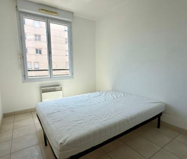 MARSEILLE 10EME, APPARTEMENT DE TYPE 3 AVEC TERRASSE ET PLACE DE ST... - Photo 2