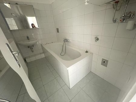 UNBEFRISTET!!! Schöne 2 Zimmer Wohnung in bester Innenstadtlage!! - Photo 2