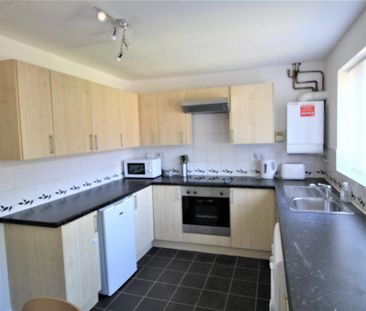 2 bedroom semi-detached house to rent - Photo 6