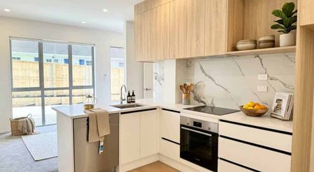 Brand New Family Home in Prestigious Sunnyhills - Photo 3
