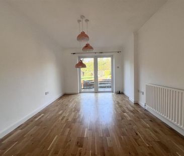 4 bedroom detached house to rent - Photo 3