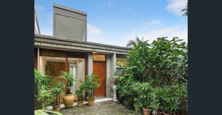 Peaceful Two-Bedroom Flat with Stunning Middle Harbour Views - Photo 4