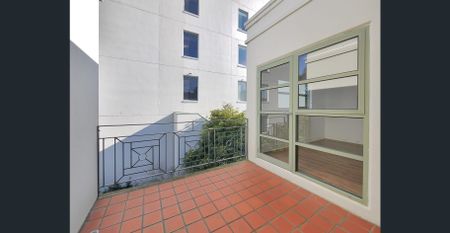 Stylish Apartment in Prime Location - Photo 4