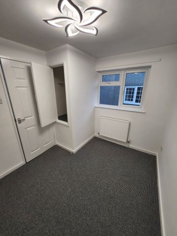 3 Bed Semi-Detached House, Four Acres, BS13 - Photo 2