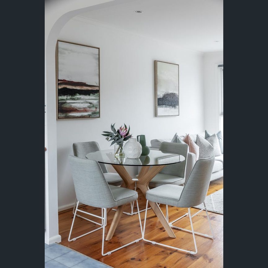 LIGHT FILLED VILLA LIVING - Photo 1