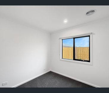 15 Salters Street, Thornhill Park, Vic 3335 - Photo 4