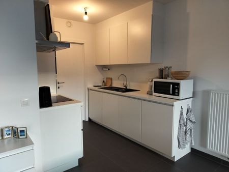 Modern eenslaapkamerappartement met twee terrassen en autostaanplaats in Ieper - Photo 3