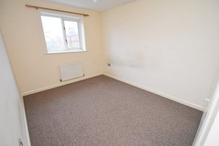 4 bedroom semi-detached house to rent - Photo 5