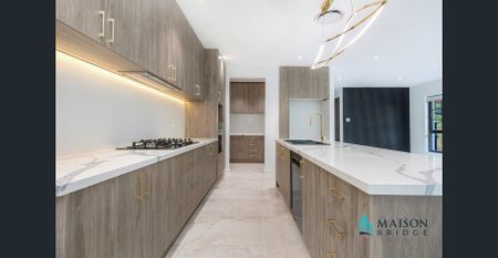 Brand New Luxury Family Home in a Highly Sought-After Location - Photo 5