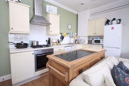 1 bedroom in a house share to rent - Photo 5