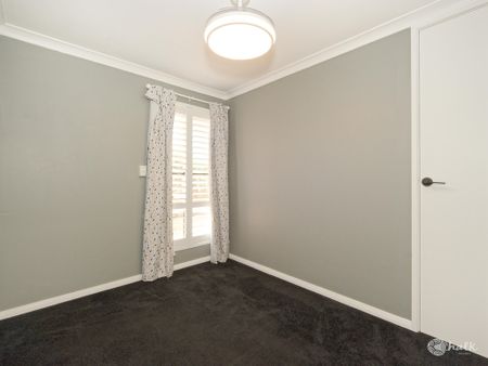 CONVENIENTLY LOCATED, COMFORTABLE 3X1 FAMILY HOME!!! - Photo 3