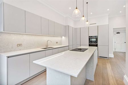 A spacious duplex flat designed to the most exacting of standards. - Photo 3