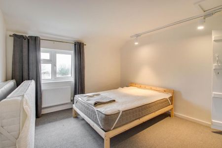 3 bedroom semi-detached house to rent - Photo 3