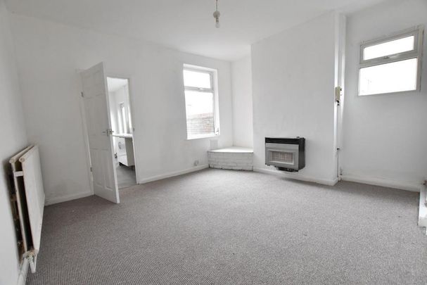 3 bedroom end of terrace house to rent - Photo 1