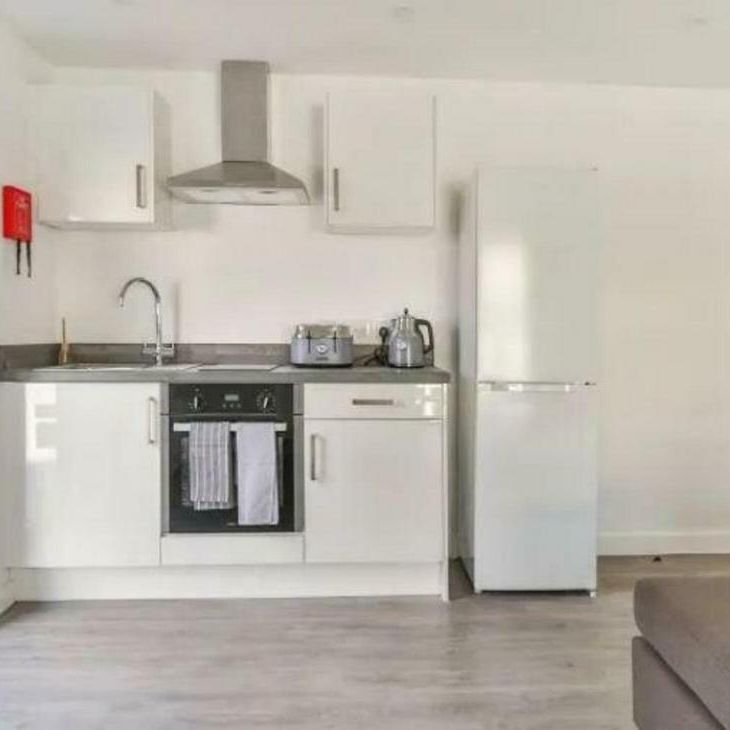 3 bedroom flat to rent - Photo 1