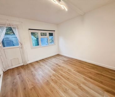 Shawbridge, Harlow - Photo 5