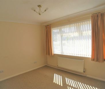 2 bedroom semi-detached bungalow to rent - Photo 2