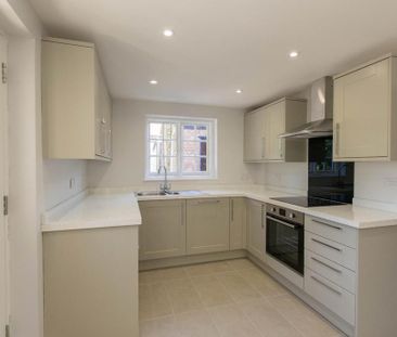 2 bedroom semi-detached house to rent - Photo 3