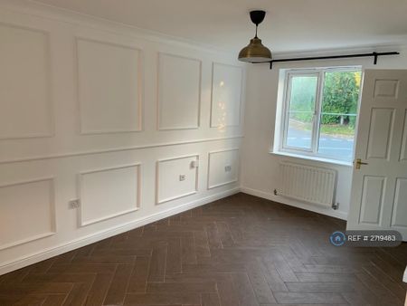 2 bedroom semi-detached house to rent - Photo 2