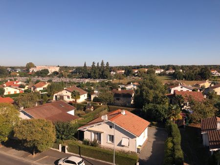 A 200M de l'Université, T2 Meublé en dernier étage d'une Résidence récente avec balcon couvert, vue Pyrénées, cave et parking privé, - Photo 4