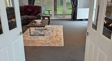 Spacious 4BR family haven with new ext - Photo 3