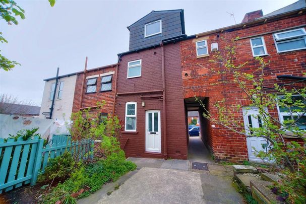 2 bedroom terraced house to rent - Photo 1