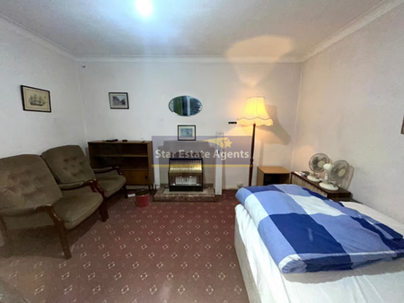 1 bedroom in a flat share to rent - Photo 4