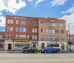 1 room apartment of 73m² in Montreal - Photo 2