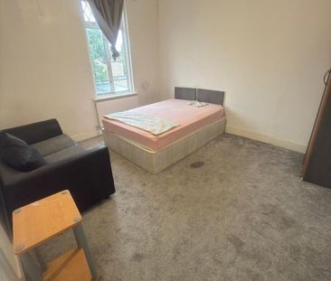 Room in a Shared House, Bengal Road, IG1 - Photo 4