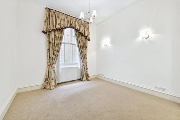 5 bedroom flat in Kensington - Photo 1