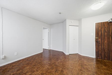 For Lease - 2360 Dundas Street Unit# 2719B, Toronto, Ontario - Photo 4
