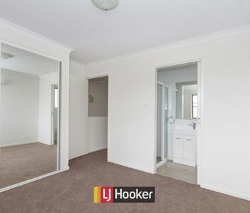 2 Bedroom Townhouse In Central Location - Photo 2