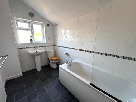 2 bedroom terraced house to rent - Photo 4