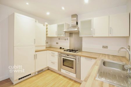 2 bedroom flat to rent - Photo 2