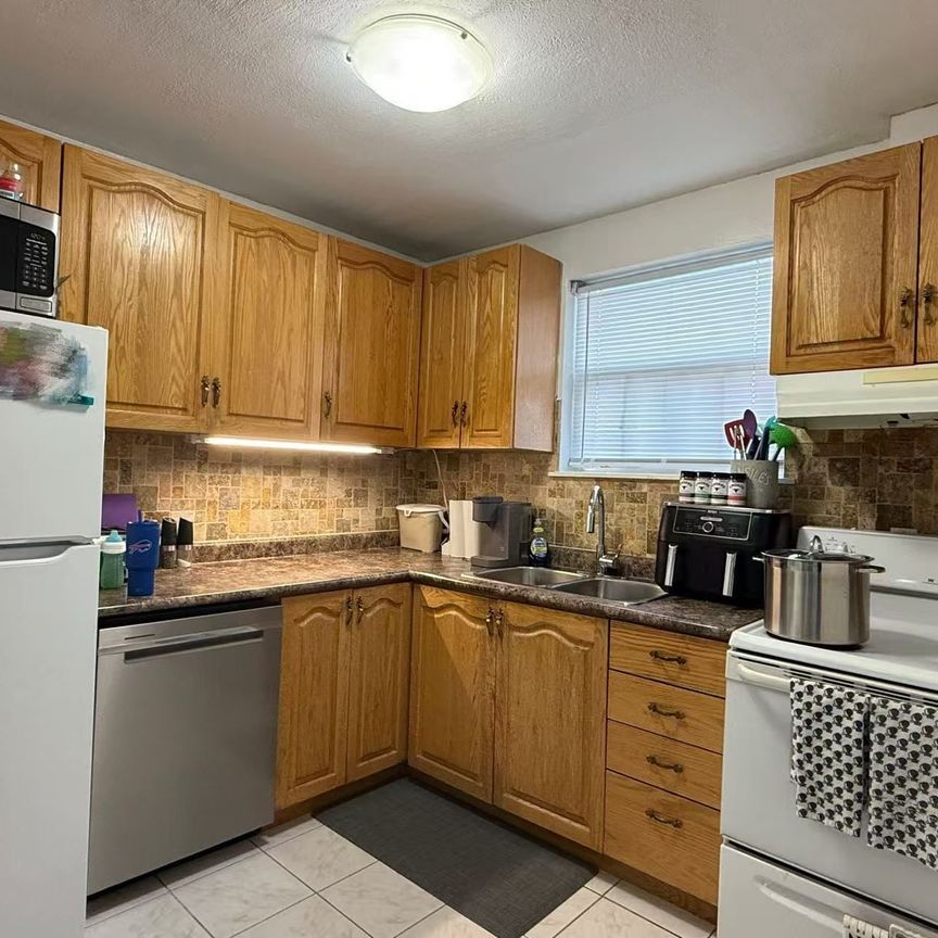 For Lease - 241 Taylor Mills Drive, Richmond Hill, Ontario - Photo 1