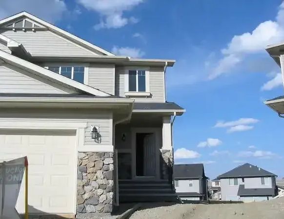 1/2 duplex in Panorama | 133 Pantego View, Calgary - Photo 1