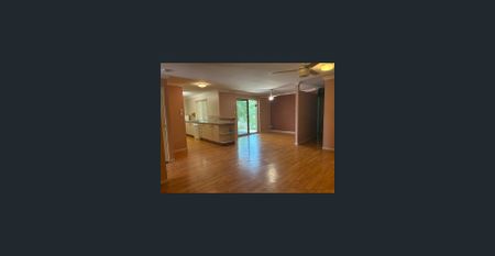 Cute Home in Daisy Hill - Photo 3