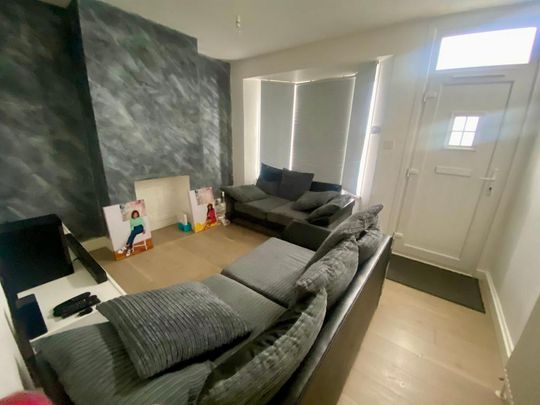 3 bedroom end of terrace house to rent - Photo 1