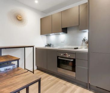 Studio Flat, St Pier Court, E13 - Photo 2